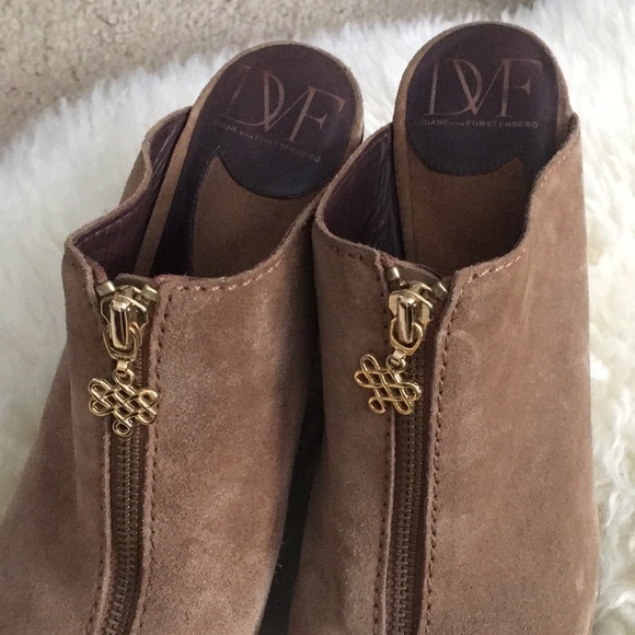 👡👌🏼 DVF Suede Wood Wedge Clogs - Picture 3 of 6